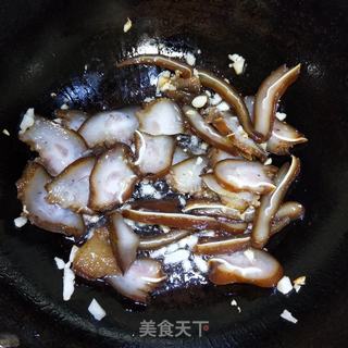 猪耳朵炒苦瓜的做法步骤：4