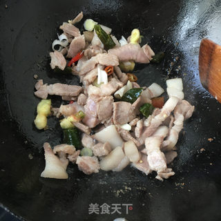 猪肉炖酸豆角的做法步骤：8