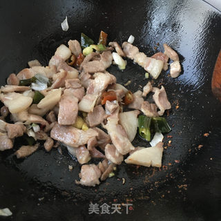 猪肉炖酸豆角的做法步骤：9