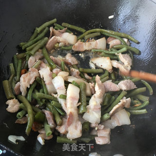 猪肉炖酸豆角的做法步骤：10