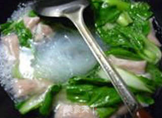 鱼皮脆虾饺青菜粉丝汤的做法步骤：7