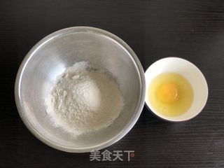 黑芝麻蛋饼的做法步骤：1