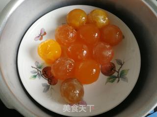 蛋黄紫薯肉松月饼的做法步骤:2