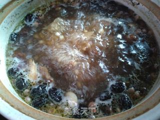 八宝炖鸭汤 的做法步骤：4