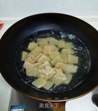红烧魔芋豆腐的做法步骤:2