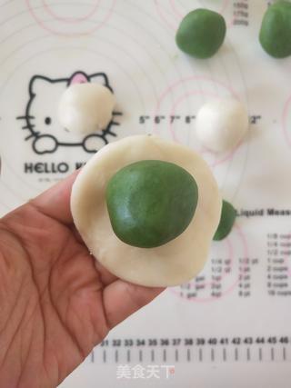 抹茶红豆蛋黄酥的做法步骤:8