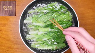 小白菜做包子丨皮薄馅多还特香,家人吃着迷!!!的做法步骤:2