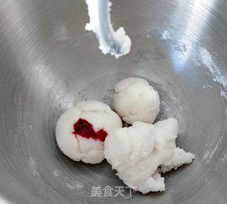 雪媚娘豆沙月饼的做法步骤：4