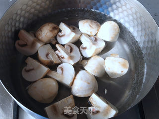 牛腩菌蔬汤的做法步骤:11