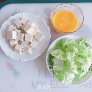 白菜豆腐鸡蛋汤的做法步骤:2