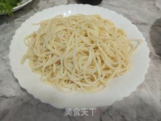 蔬菜香肠炒面的做法步骤：4