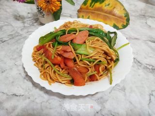 蔬菜香肠炒面的做法步骤:8