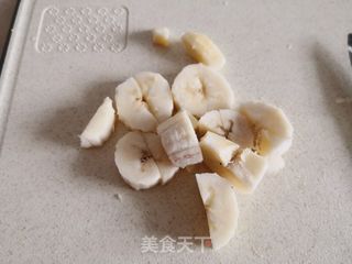 香蕉冰饮的做法步骤:2