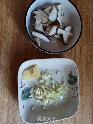 香菇牛肉粥的做法步骤:2
