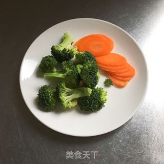 西兰花卤蛋面的做法步骤：2