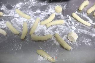 油炸酥脆小麻花的做法步骤：5