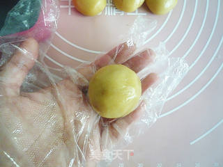 广式肉松芸豆月饼的做法步骤:15