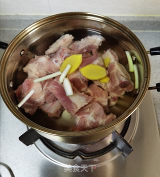 板栗烧排骨的做法步骤:5