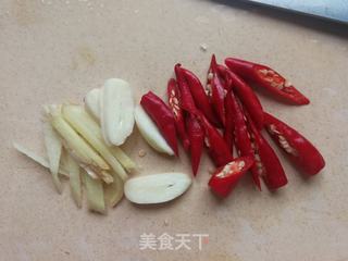 芹菜排骨炖粉皮的做法步骤:2