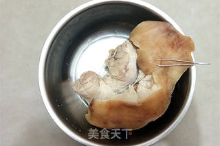白切肘子的做法步骤:4