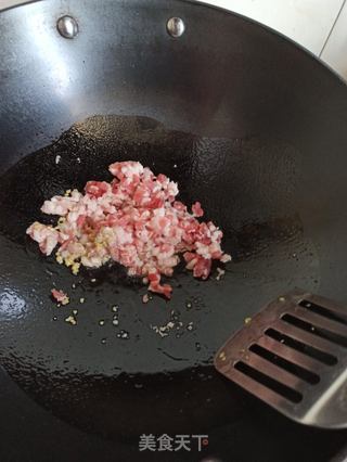 尖椒肉末炸酱荞面的做法步骤:3