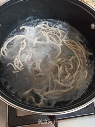 尖椒肉末炸酱荞面的做法步骤:13