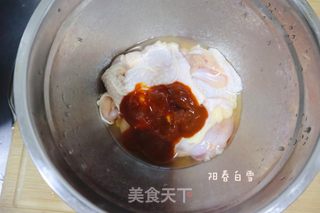 酱香烤鸡腿肉?(烤箱版)烤鸡肉的做法步骤:3