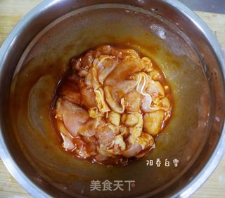 酱香烤鸡腿肉?(烤箱版)烤鸡肉的做法步骤:4