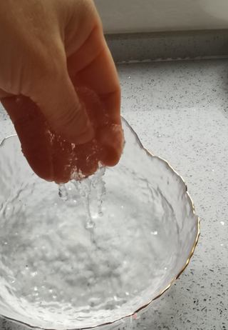 桃胶雪燕皂角米红枣羹的做法步骤:5