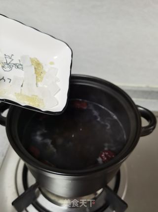 桃胶雪燕皂角米红枣羹的做法步骤:6