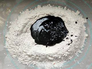 黑金五仁月饼的做法步骤:3