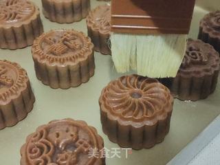 黑金五仁月饼的做法步骤:10