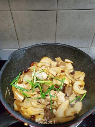 五花肉炒竹笋的做法步骤：8