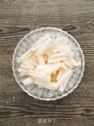 糖醋藕段的做法步骤：4