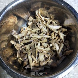 扇骨焖笋干的做法步骤:3
