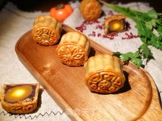 中秋豆沙蛋黄月饼的做法步骤:10