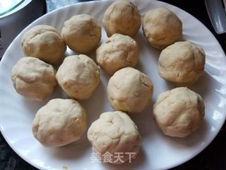 双黄莲蓉月饼的做法步骤:4