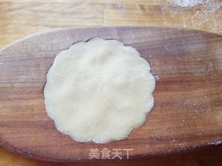 双黄莲蓉月饼的做法步骤:13