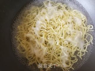 虫草花鸡汤车仔面的做法步骤:5