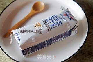 火龙果奶昔的做法步骤:2