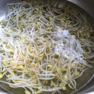 海带丝拌小豆芽的做法步骤：4
