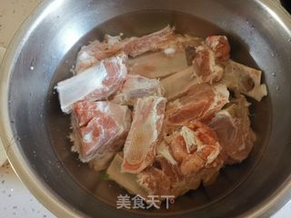 猪骨炖豆角的做法步骤：1