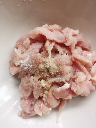 鱼香肉丝的做法步骤:2
