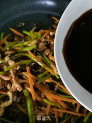 鱼香肉丝的做法步骤:13