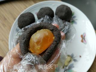 广式蛋黄豆沙月饼的做法步骤:7