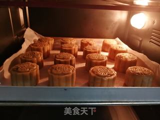 广式蛋黄豆沙月饼的做法步骤:13