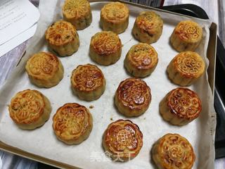 广式蛋黄豆沙月饼的做法步骤:15
