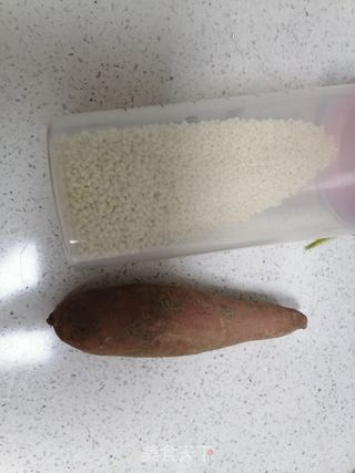 蜜薯糯米粥的做法步骤：1