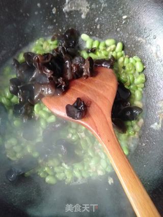 小炒嫩黄豆的做法步骤:10