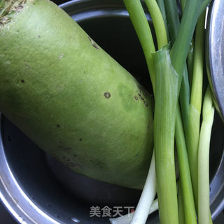 干拌萝卜牛肉水饺的做法步骤：1